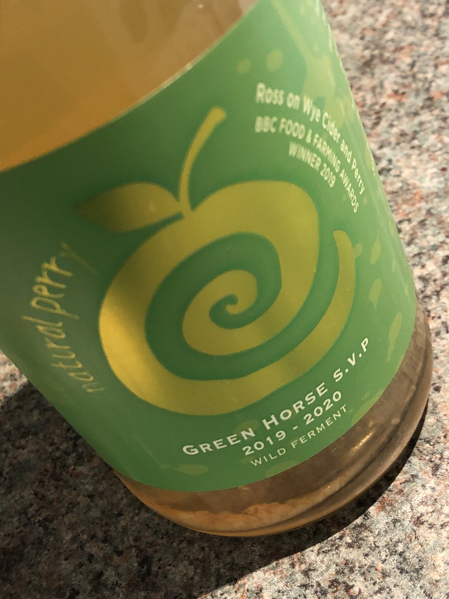 sjtown's tweet photo. #nowdrinking @RossCider Green Horse #realperry 
Citrus funk with sweet and sour floral flavours. A very interesting and quite moorish Perry, definitely deserved the bottle conditioning from the masters of single varieties. https://t.co/61koklOo2e