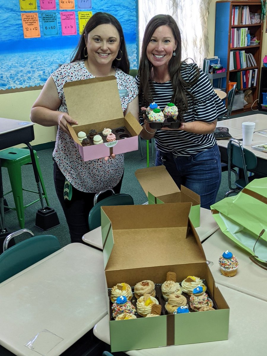 MrsMailar's tweet photo. Thank you @gigissouthlake for the amazing cupcakes donated to the ESL team at @Carrollisd! They made our day so SWEET!! π§@gigissouthlake is absolutely the best cupcakes I have ever had! Thank you again!! #teachermode @SouthlakeStyle @CityofSouthlake #dragonESL #Bettertogether https://t.co/5fpwnYWVno