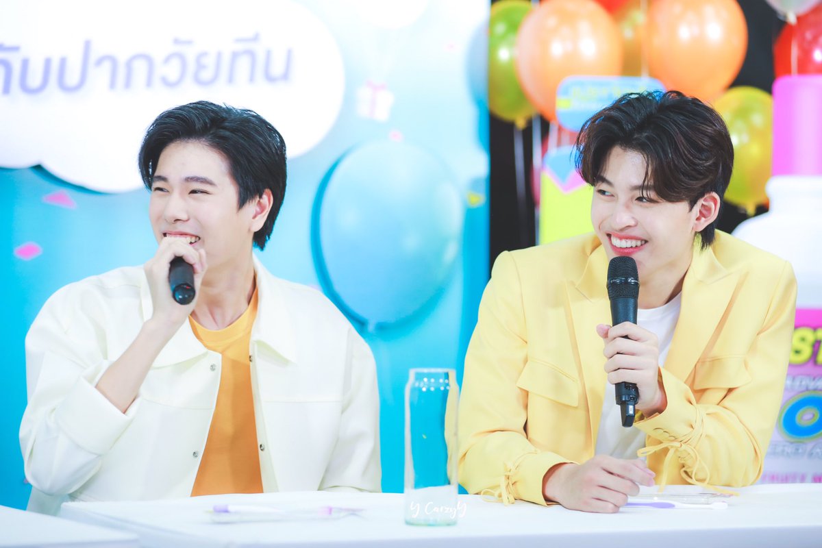 y_crazyY_'s tweet photo. เบื่อคนข้างทาง อยากเป็นคนข้างเธอ 🥰
.
.
.
อาการมันเป็นอย่างไงนะ 🥰
#ปลาบนฟ้า #SystemaXปลาบนฟ้า 
@ppnaravit @phuwintang #ppnaravit #phuwintang https://t.co/8oPd8L8HDY