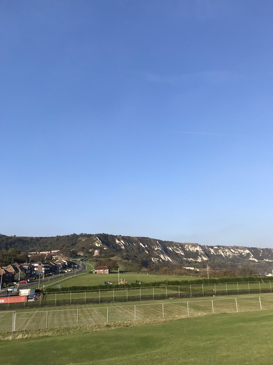 SaveJocksPitch's tweet image. Such a glorious day today. Now imagine 100 cars parked between the two hedgerows, with all the associated people, noise, and rubbish they’d leave behind … #environment #outdoors #savejockspitch #Folkestone