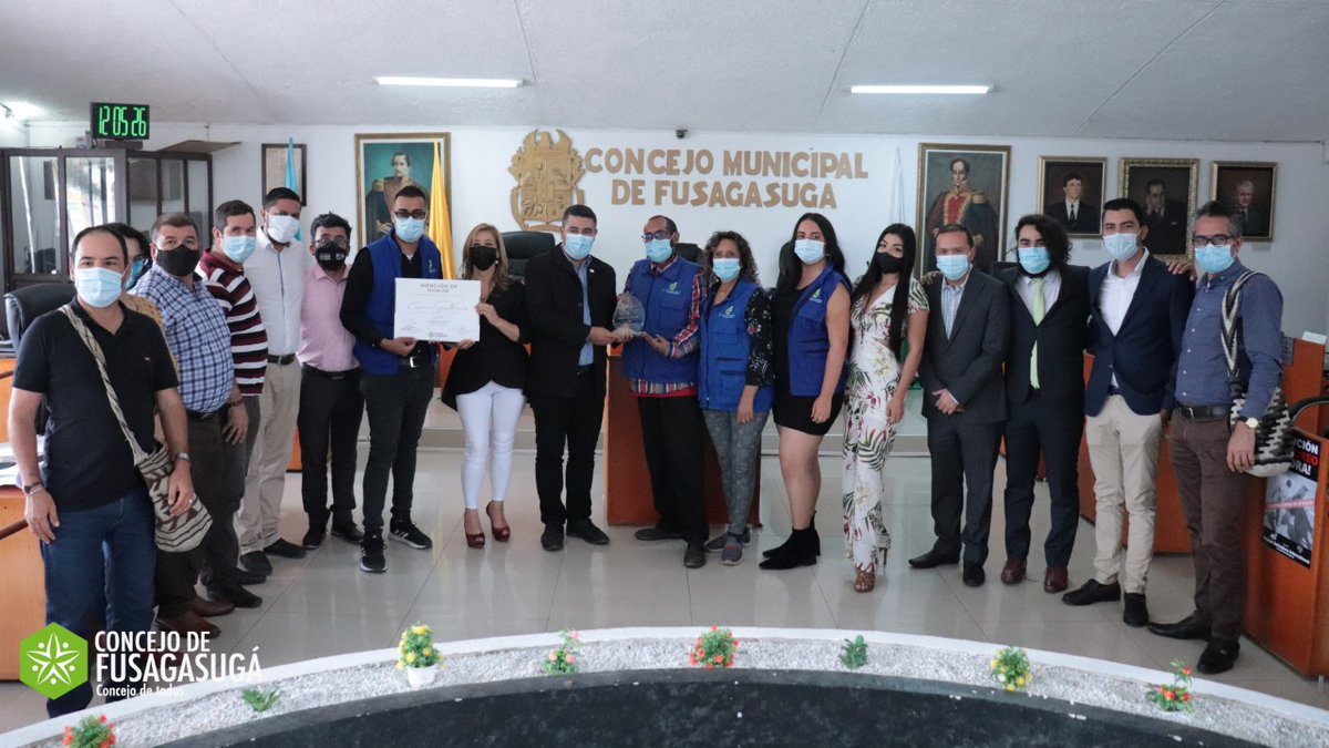 CSeresNaturales's tweet photo. Solo nos queda agradecer a todos los que no ayudan a ayudar, este homenaje nos motiva a seguir por muchos años mas realizando nuestra labor!! https://t.co/X0GdvJSPLp 
Gracias por reconocer mas de 10 años de lucha imparable por todos los animales sin importar su especie!! https://t.co/uTZps3voJW