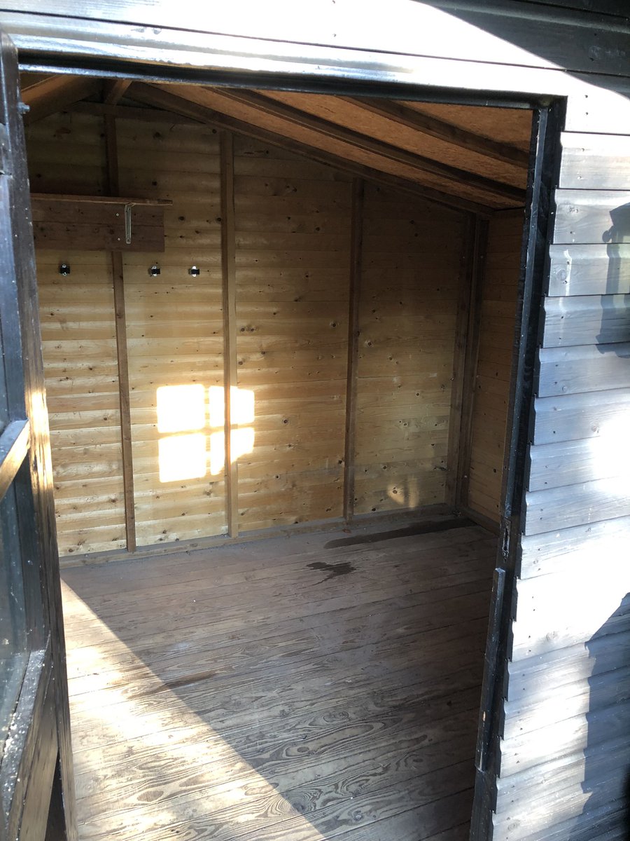 tdlogger's tweet photo. Cleaning the garden cabin, if you see a well know shadow… #MSGeek https://t.co/VZ5AxauGMv