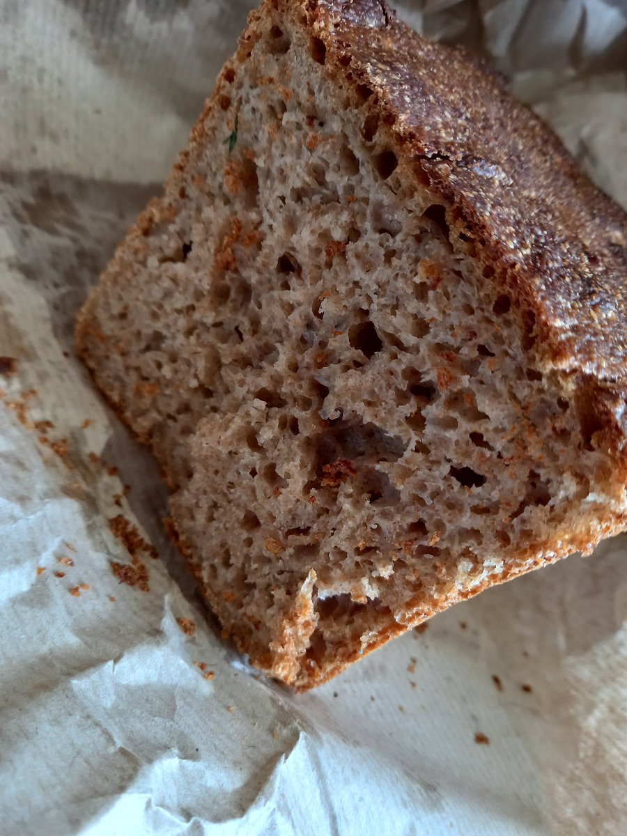 Today is one of those extra special days at #bfspudshack meeting <a href="/chefSimonW/">Simon Williams</a> for the first time, he has supported our farm from the beginning, I got flowers ❤ <a href="/EckerMatthias/">Bun’s Bakery Coffee & Cake</a> brought #buns And delicious freshly baked bread from <a href="/crispbrownlow/">Chris Brownlow</a> Also, customers, lots of customers 🙏