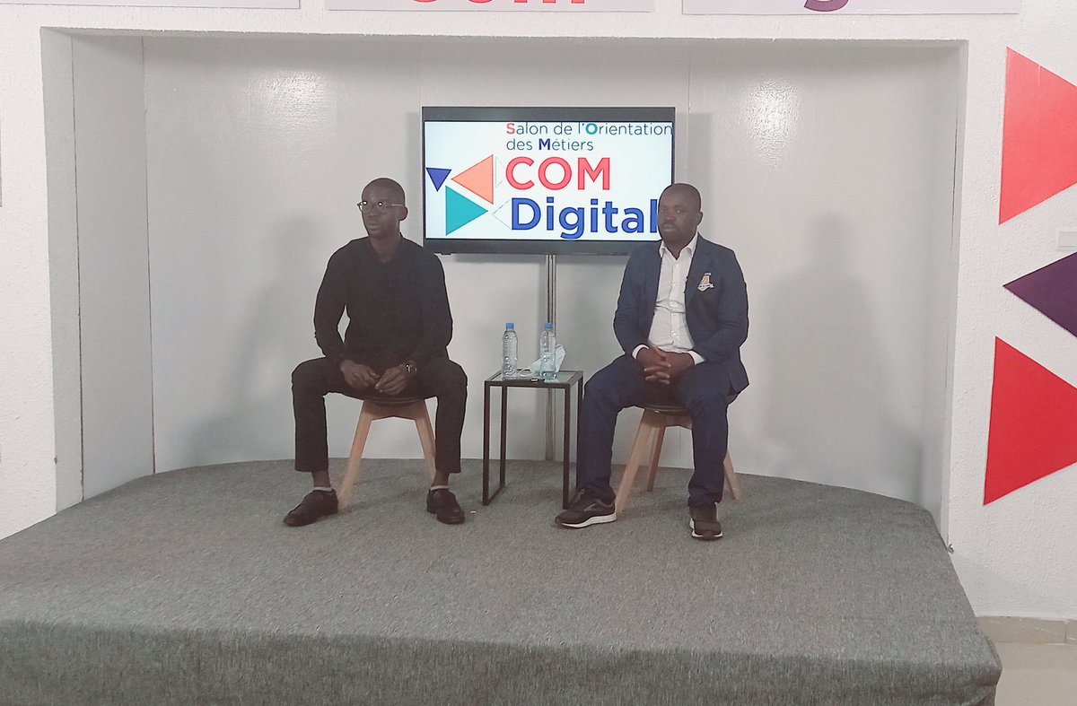 SalonComDigital's tweet photo. Le #SalonComDigital continue avec la @MasterClass de l'Université Française de Guinée.
Suivez le direct maintenant 👉https://t.co/YBS0RC1f6L

#SalonComDigital #orientation  #communication #digital #bachelier #etudiant #lacomestunmetier #guinee #formation https://t.co/c2SM09tABX