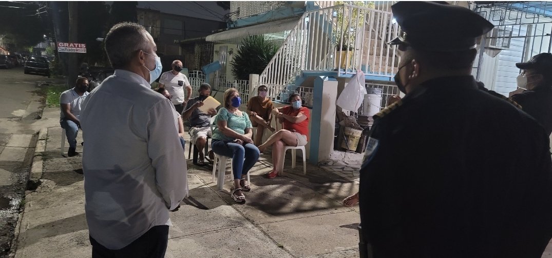 RicardoChinoRey's tweet photo. #RICARDOCHINOREY
#ELOBRERODEMIPRECINTO2
#SIEMPRESENTE
#CONTIGOENTUCOMUNIDAD, continuamos en nuestro #PRECINTO2 Urb. Valencia, escuchando sus preocupaciones ante las situaciones, se canalizaran, gracias a la Policia Municipal SJ, y a nuestro Alcalde de SJ @Miguel_Romero_ https://t.co/iEFpV9JwQQ