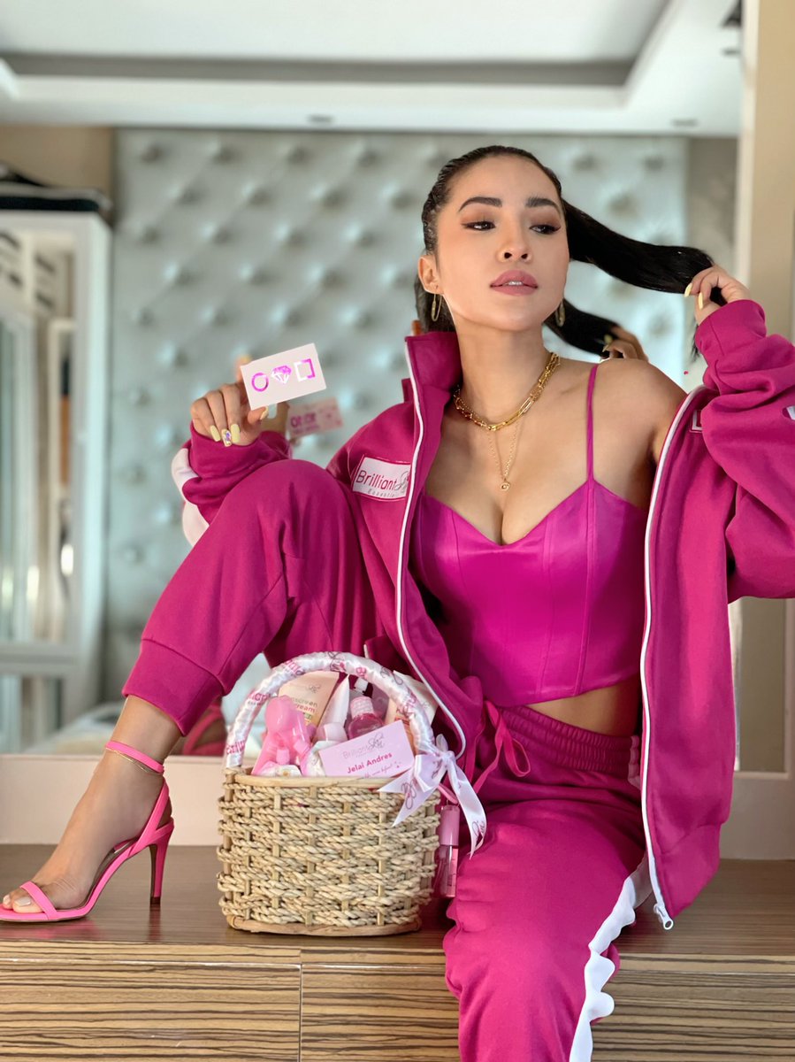 JelaiAndres's tweet photo. Pink is Brilliant! (Not for politics po, pink talaga color ng Brilliant noon pa man) 
Wow mga miloves nag trending pala ang #JelaiBrilliant kanina dito sa twitter! Thank you!🤍 Watch kayo live ni Ms Glenda / Mami Dam sa fb ngayong 11pm 🤍 @brilliantskinph @IamMissGlenda_ https://t.co/Ks6Z4T7bCs