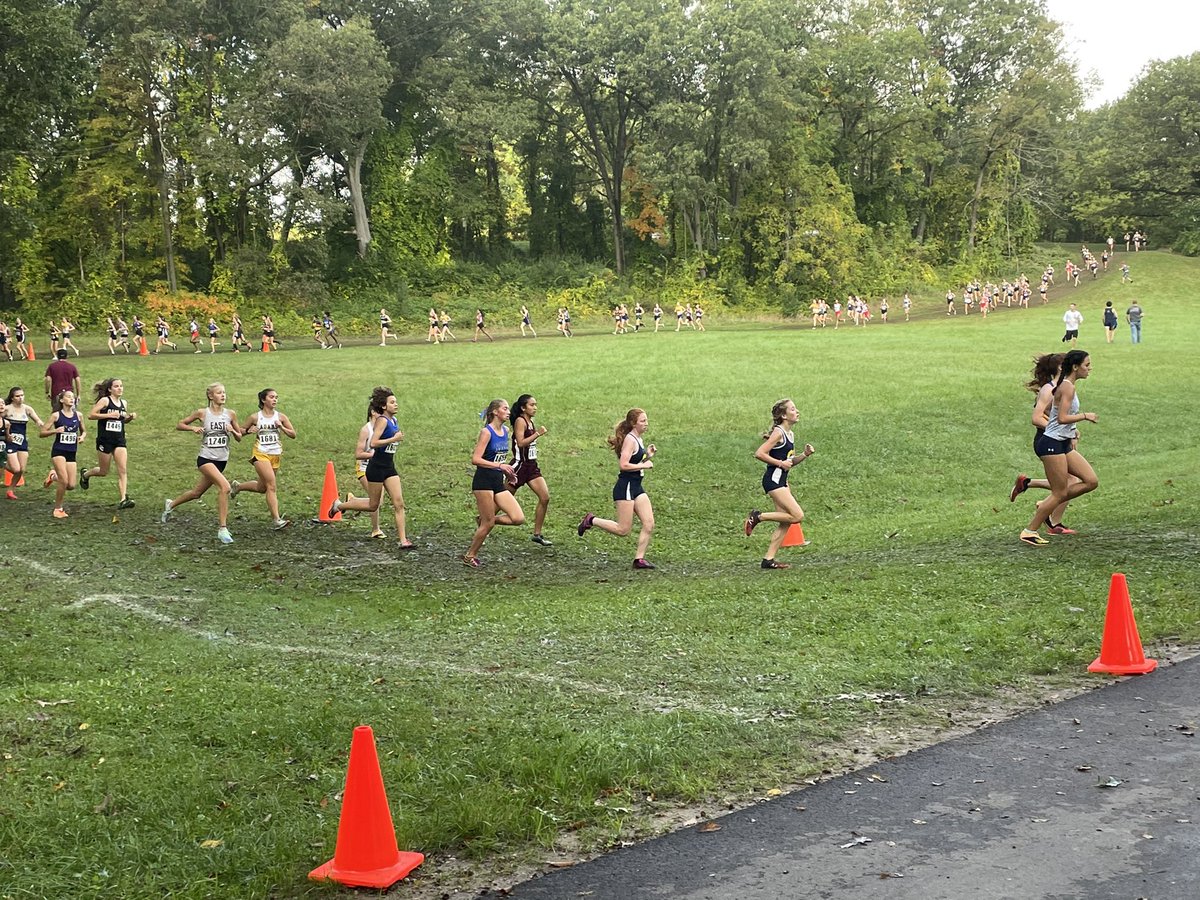 MrsPartyka's tweet photo. A perfect fall morning to catch @coachtesta @CoachAittama and the ladies annihilate the competition at Kensington! 👏🏼👏🏼👏🏼 #wheredoigo #rookiestatus https://t.co/al4XMkg2Bq