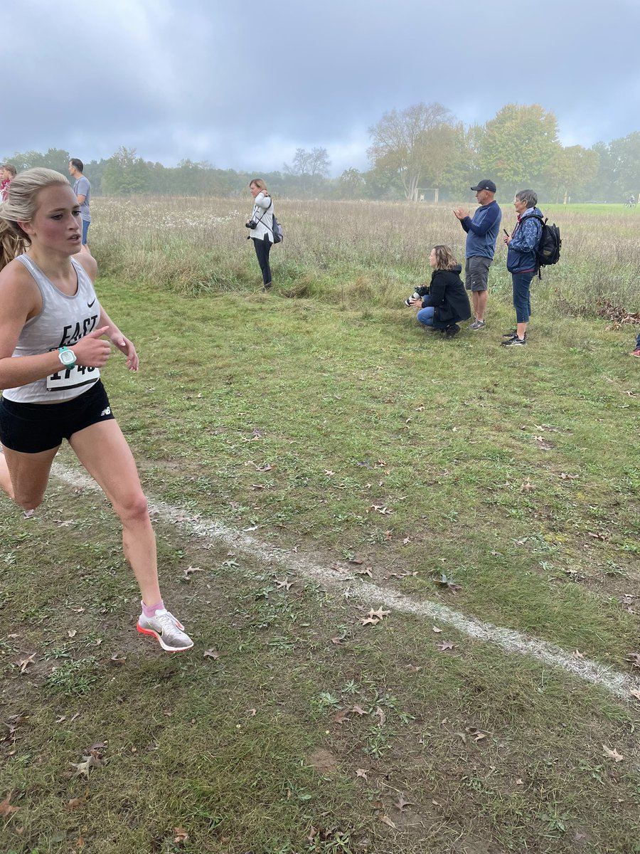 MrsPartyka's tweet photo. A perfect fall morning to catch @coachtesta @CoachAittama and the ladies annihilate the competition at Kensington! 👏🏼👏🏼👏🏼 #wheredoigo #rookiestatus https://t.co/al4XMkg2Bq