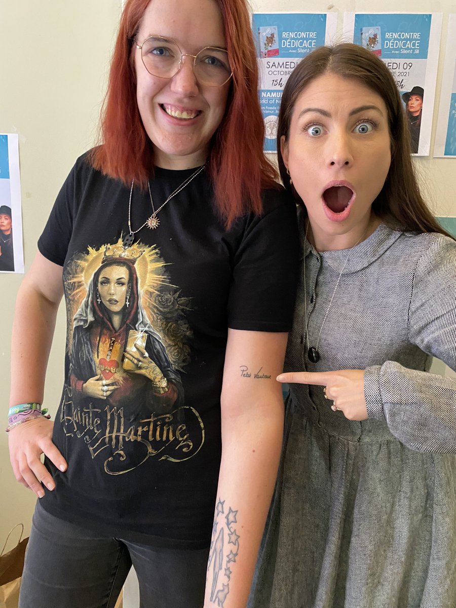 floriane_arty's tweet photo. Les gars elle a vu mon tatouage elle a trop aimé et elle a encore fait un vlog 🥰 puis on a fais ces photos  je l’aime trooooopp 😭😭❤️ https://t.co/9NLsuHNxY1