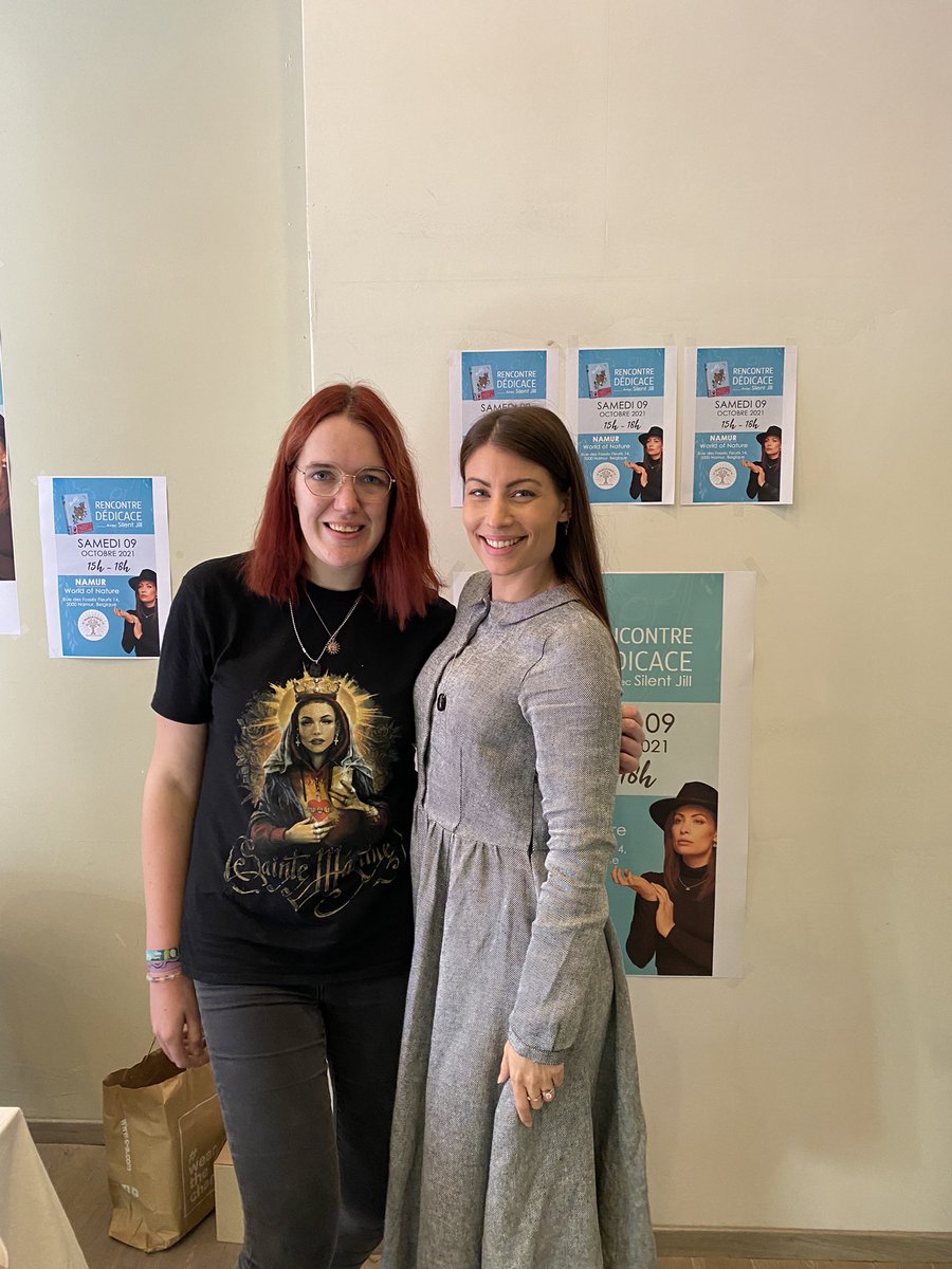 floriane_arty's tweet photo. Les gars elle a vu mon tatouage elle a trop aimé et elle a encore fait un vlog 🥰 puis on a fais ces photos  je l’aime trooooopp 😭😭❤️ https://t.co/9NLsuHNxY1