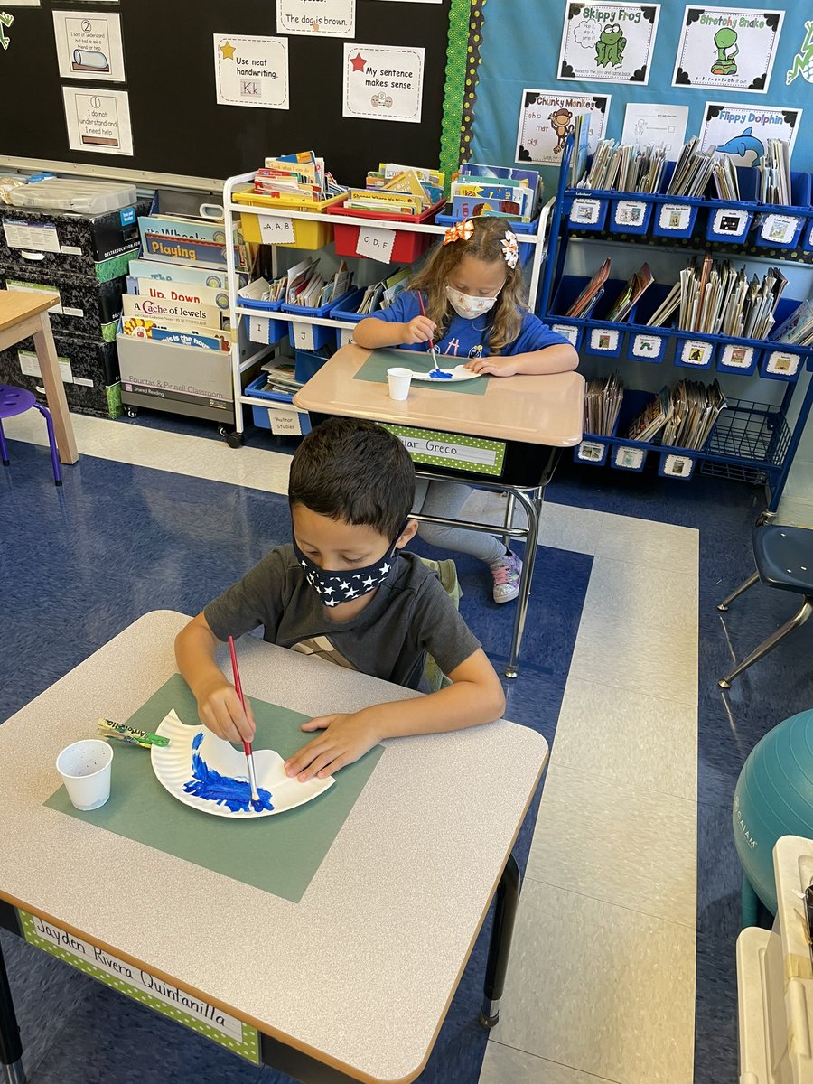 This class really enjoys painting! I have to find more ways to incorporate it into our curriculum!! ❤️ 👩‍🎨🎨