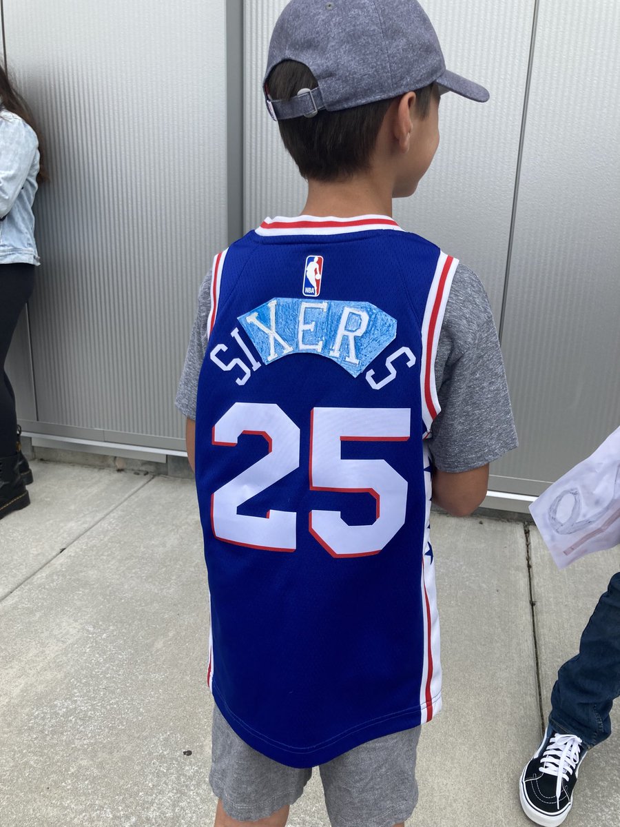 APgelston's tweet photo. Huge line ⁦@TheChaseFH⁩ for ⁦@sixers⁩ open practice day. Star of the day is this ingenious kid making the most of his Simmons jersey. https://t.co/hoDmfSVaaQ