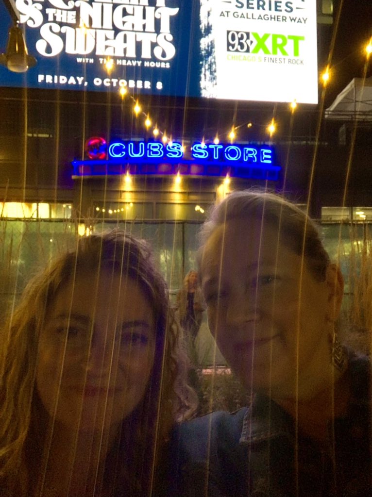 chouinardphoto's tweet image. Ever since I got my phone “fixed” my selfie camera turns lights into stripes. 
#donotlike ☹️