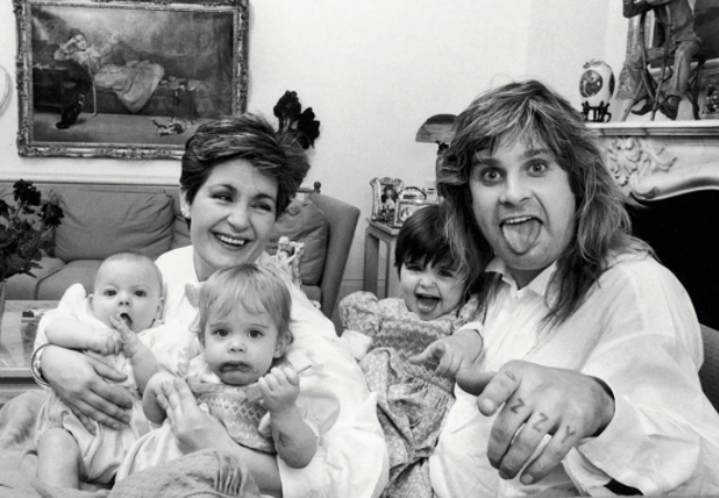 A very happy birthday to Sharon Osbourne. Pictured here with Ozzy, Jack, Kelly and Aimee, 1985. 