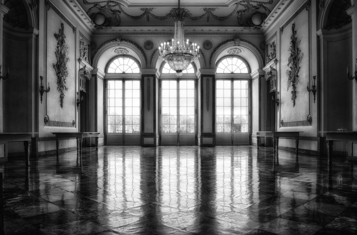 What a grand ballroom!

 #luxuryarchitecture #architecture #grand