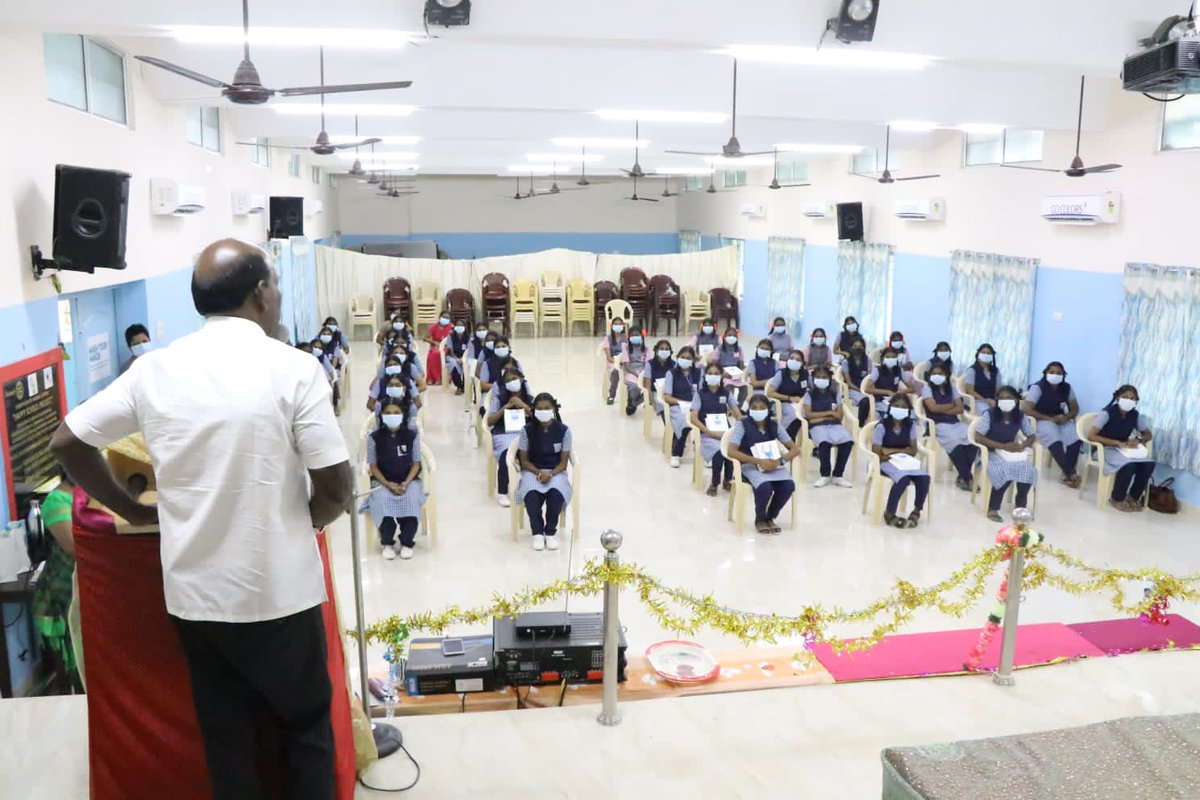 PrabhakarRaja88's tweet photo. அசோக் பில்லர் அரசினர் மகளிர் மேல்நிலைப்பள்ளியில் மாணவிகளுக்கு மூக்குக்கண்ணாடிகளை இலவசமாக மாண்புமிகு மருத்துவம் மற்றும் மக்கள் நல்வாழ்வுத் துறை அமைச்சர் அண்ணன் @ma_subramanian அவர்கள் வழங்கினார்கள்.. https://t.co/7HEJzZRof0