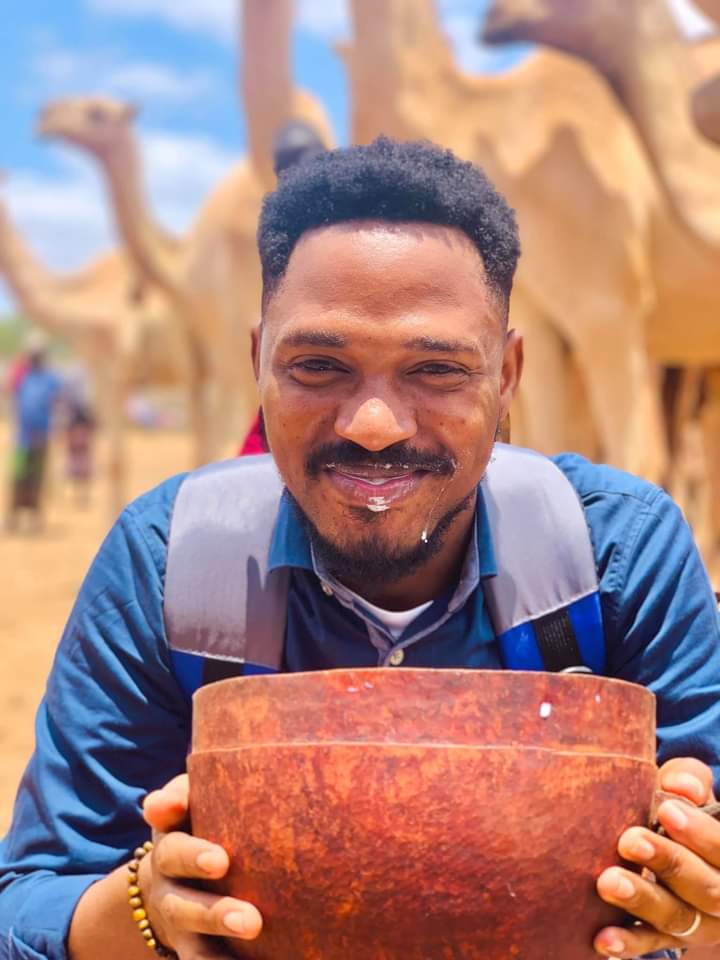 somali_sayid's tweet photo. Geeljire Guurdoona oo kadin geela haysta (100-halaad) gabar uu usoo geed fadhiisto way kaaga dhamaatay🤦♀️
Geeljire saxiib jamaal
@mwalim_bwana
#somalicamel
#Densor https://t.co/8GHh8WcLrd