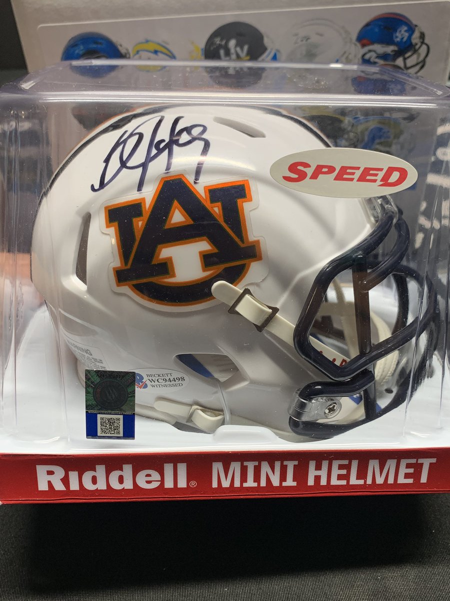 BarbellBreaks's tweet photo. 💪Giveaway cuz we’re bored💪 
Once we hit 1,111 followers we’ll gift this beautiful Bo Jackson mini helmet to a follower! Random will take place at the start of our break night after we hit that magic number. I’m doing this to prove a point to @PackerCards87 so don’t let me down! https://t.co/ImhtakQTNh