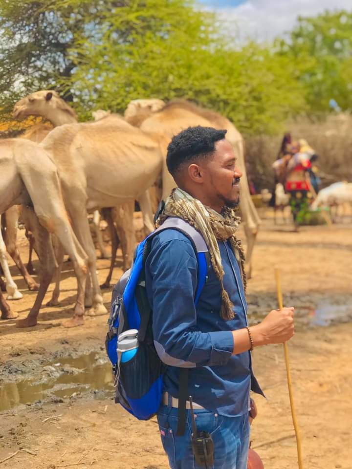 somali_sayid's tweet photo. Geeljire Guurdoona oo kadin geela haysta (100-halaad) gabar uu usoo geed fadhiisto way kaaga dhamaatay🤦♀️
Geeljire saxiib jamaal
@mwalim_bwana
#somalicamel
#Densor https://t.co/8GHh8WcLrd
