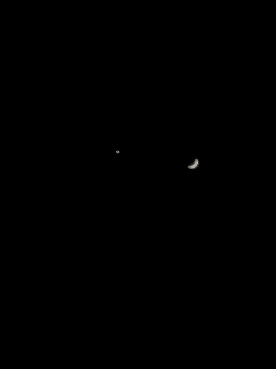 zeyad306's tweet photo. New born #moon and #Venus.  iPhone shot🌙✨ https://t.co/vrhH2oVSvw