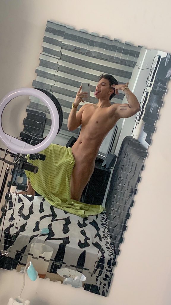 Colombianos en Dubai tweet media