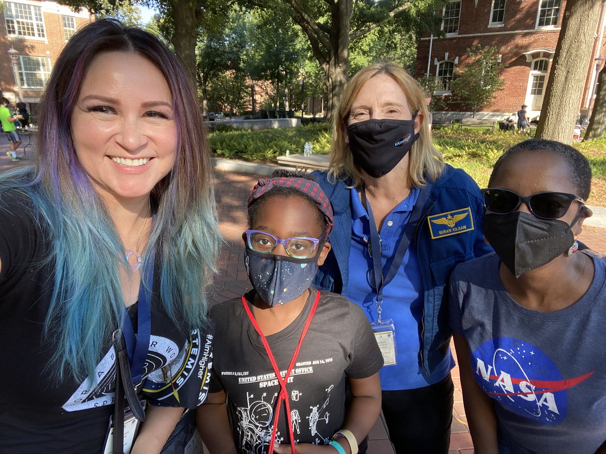 Xtina_Korp's tweet photo. There are so many exciting things happening at #SpaceDayAtlanta today! Here are just a few glimpses.
#SpaceArt #GiantMarsMap #GiantMoonMap #VR #VirtualReality #Astronauts #WorldSpaceWeek #AimHigher https://t.co/PQDH6h8o1R