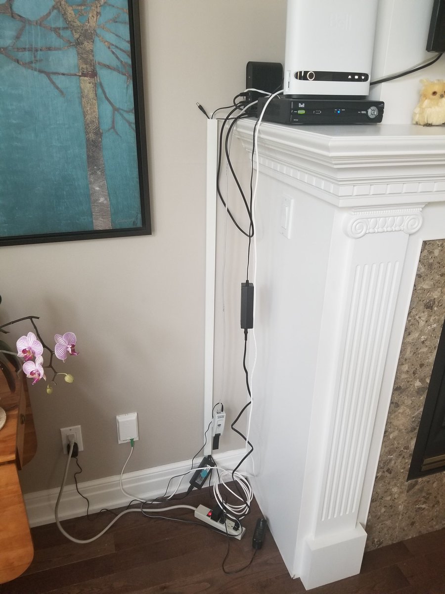 duanepitchforth's tweet photo. @Bell love this great new wireless fibe by bell.  It's so much cleaner looking.  #whatajoke https://t.co/bb8zLcyO0Y