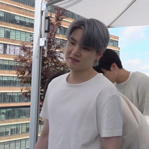 hourIysuga's tweet photo. ✩ #SUGA #방탄소년단슈가 #슈가 https://t.co/mNcpyj7KvH