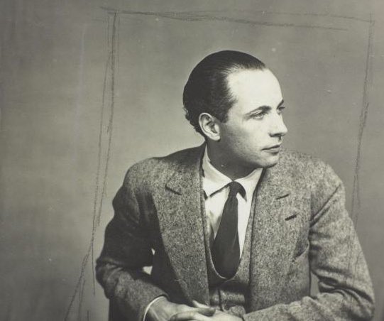 🌿Mon pays arrivait dans la nuit vers les régions où commence la lumière,il pressentait l’aurore, il savait qu’elle est un combat, qu’elle a dans sa pâleur des sanglots et du sang. Mon pays qui chantait abordait la lumière !...

Louis Aragon / La Diane française