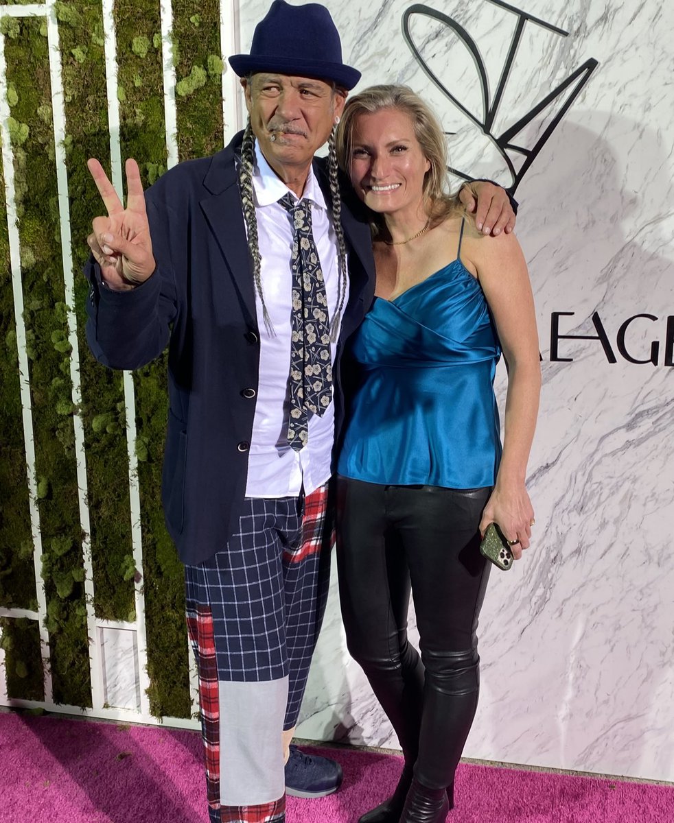 Loved meeting cannabis industry legend and #LastPrisonerProject founder ⁦⁦@stevedeangelo⁩ last night! #WeedForWomanKind #Mmemberville ⁦@ThisisStoneAge⁩