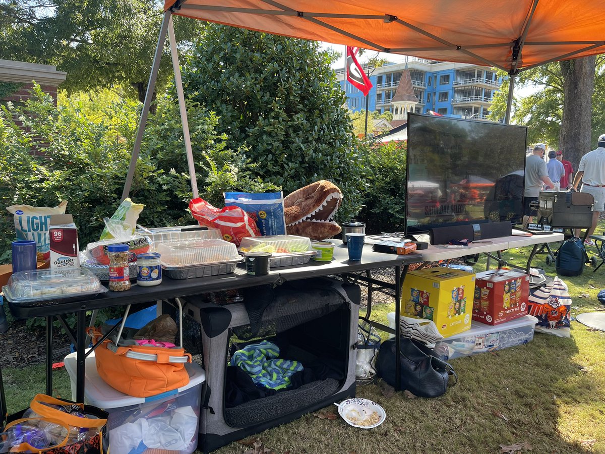 Today's menu is our annual "Weiner-palooza" 

Kielbasa 
Brats 
Chicken Sausage 
Hot Dogs 
Chili Dogs 

All them dogs to beat them Dawgs
