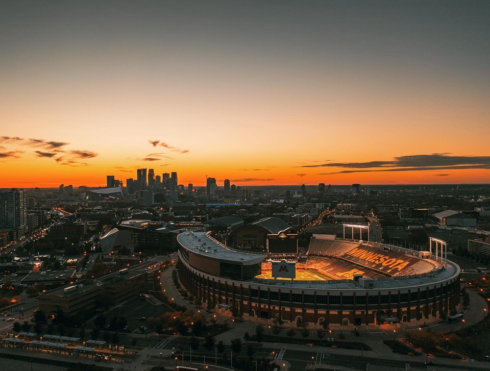 UMNAlumni's tweet photo. It might be a bye week for the gophers, but that doesn't mean we can't enjoy this beautiful view of Huntington Bank Stadium and Minneapolis 😍

#SaturdayViews #UMNProud

PC from IG: @jeffschadimagery https://t.co/FX4kmrFenu