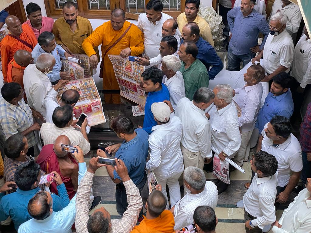 अपने कार्यालय/निवास पर मान्यवर कांशीराम जी की पुण्यतिथि पर धम्म कारवाँ के प्रबल प्रहरी बौद्ध भिक्षु सुमित रतन थेरा जी का आगमन हुआ। प्रबुद्ध लोगो ने भेंट कर उनके विचारों को सुनकर आत्मसात किया।