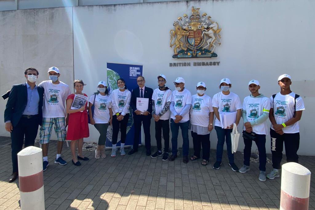 UKSimonMartin's tweet photo. I was honoured to host #AESVT youth climate activists and receive their declaration, which brings us youth voices and calls for action from across 🇲🇦.
This was part of their cycle diplomacy from the Energy Ministry via embassies to the Ministry of Foreign Affairs @Marocdiplo_EN https://t.co/6XOVbbKAB1