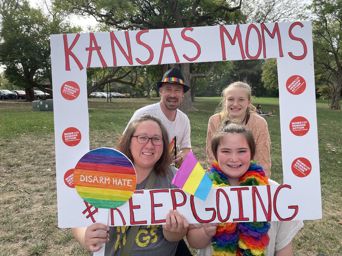 JoDeeAdelung's tweet photo. Thanks for stopping by our table!
#JoCoPride
#Kansas @MomsDemand
@Everytown
#DisarmHate https://t.co/iZwgjVnabi