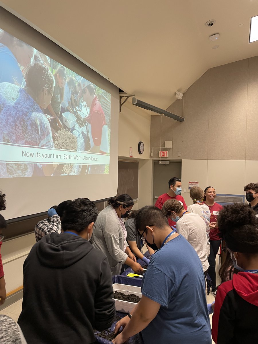 @valcancam, Science Bound aluma, presenting to <a href="/isusciencebound/">Science Bound</a> students -- looks like we have some new #Agronomists in the bunch!  <a href="/isuagronomy/">Iowa State Agronomy</a> Science Bound is program geared to getting students of color in #Agronomy and #STEM. #Earthworms
sciencebound.iastate.edu