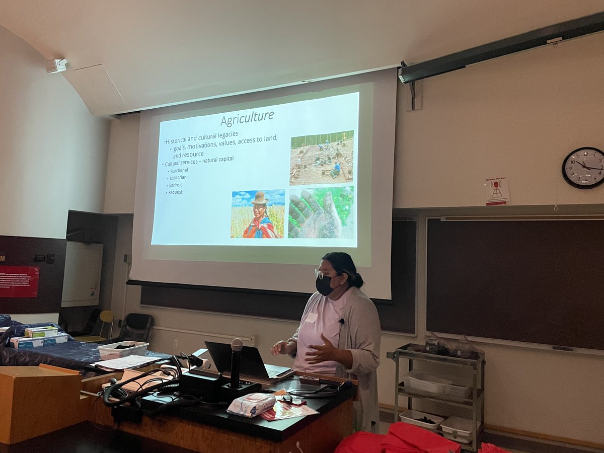 Soil_Plant_IXNs's tweet photo. @valcancam, Science Bound aluma, presenting to @isusciencebound students -- looks like we have some new #Agronomists in the bunch!  @isuagronomy Science Bound is program geared to getting students of color in #Agronomy and #STEM. #Earthworms
https://t.co/ieQskuq48C https://t.co/P2BqOenHXP