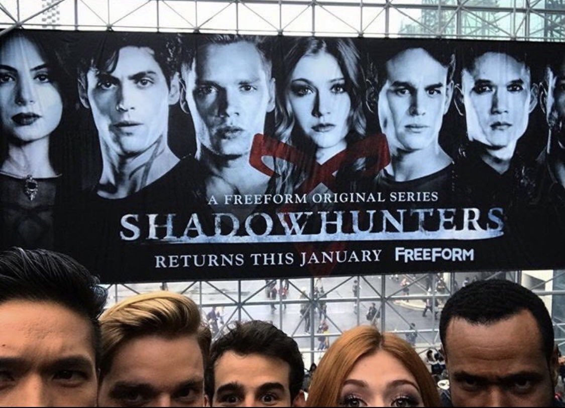 Kat_McNamara's tweet photo. #NYCC with the #Shadowfam. ❤️💙 Thank you angels and @NY_Comic_Con for all the legendary memories - and as we know… all the legends are true… #shadowhunterslegacy https://t.co/azcE6IMonL