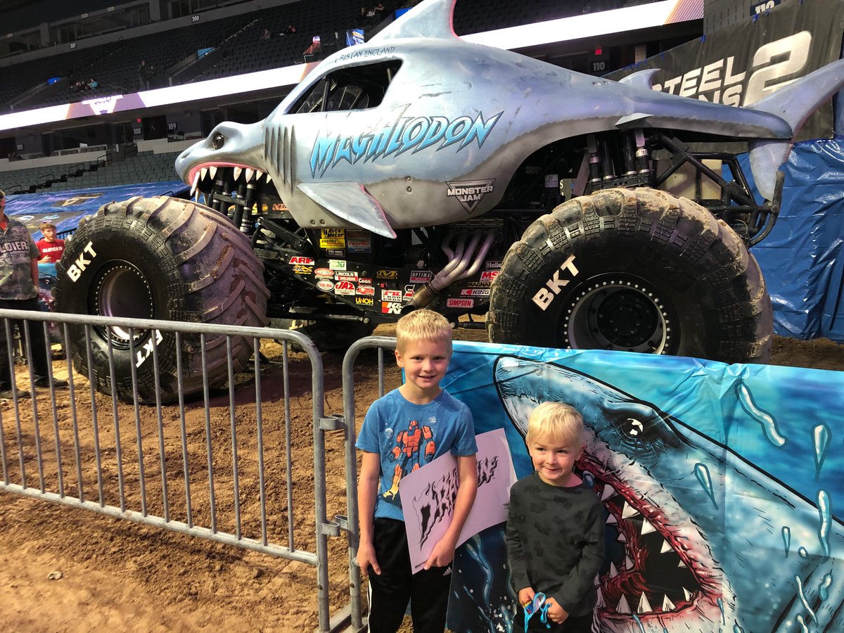 Savannahgs's tweet photo. 🦈🦈❤️

@MonsterJam https://t.co/s0zKbebcfh
