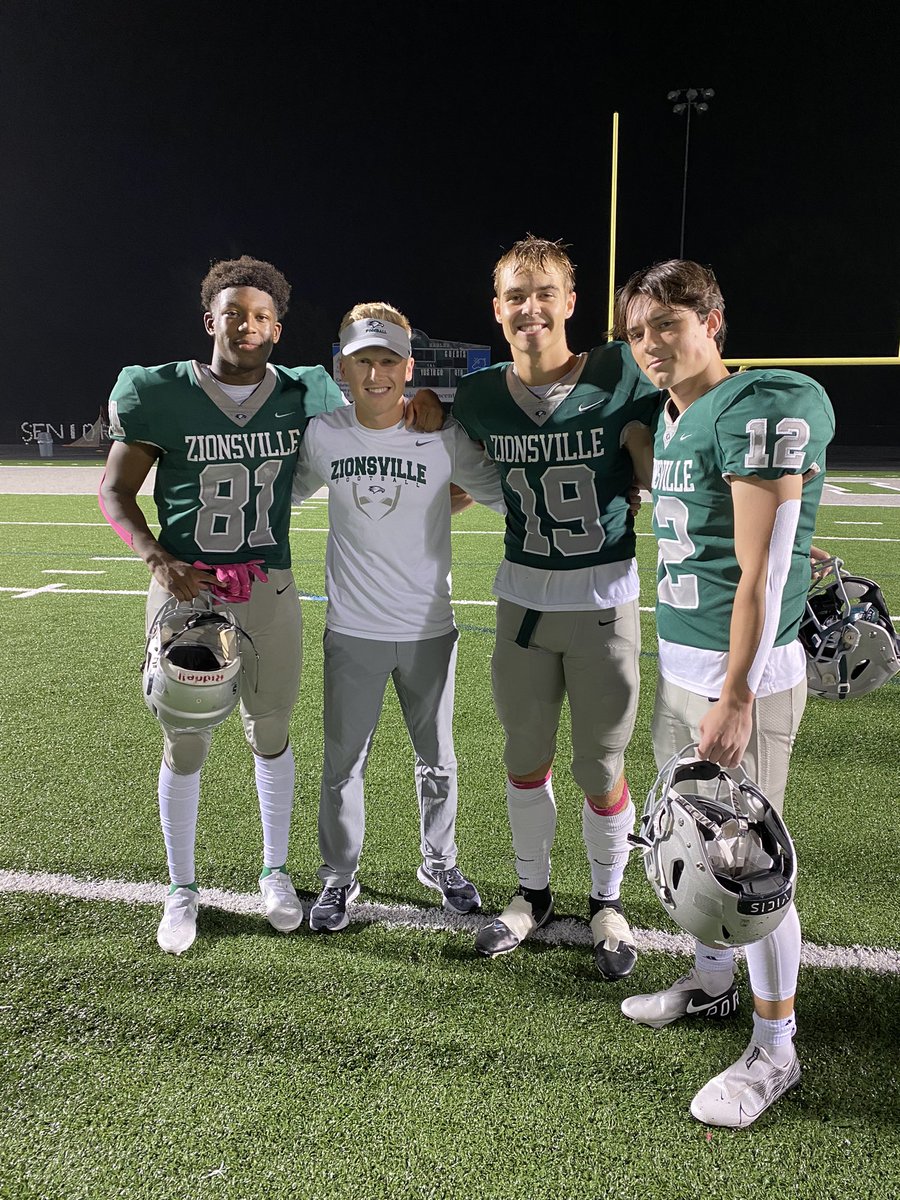 JoeySiderewicz's tweet photo. Zionsville senior Wide Receivers. Big time victory last night! Congrats seniors! #PrimeTimePlayers https://t.co/xwHkFnVCpO