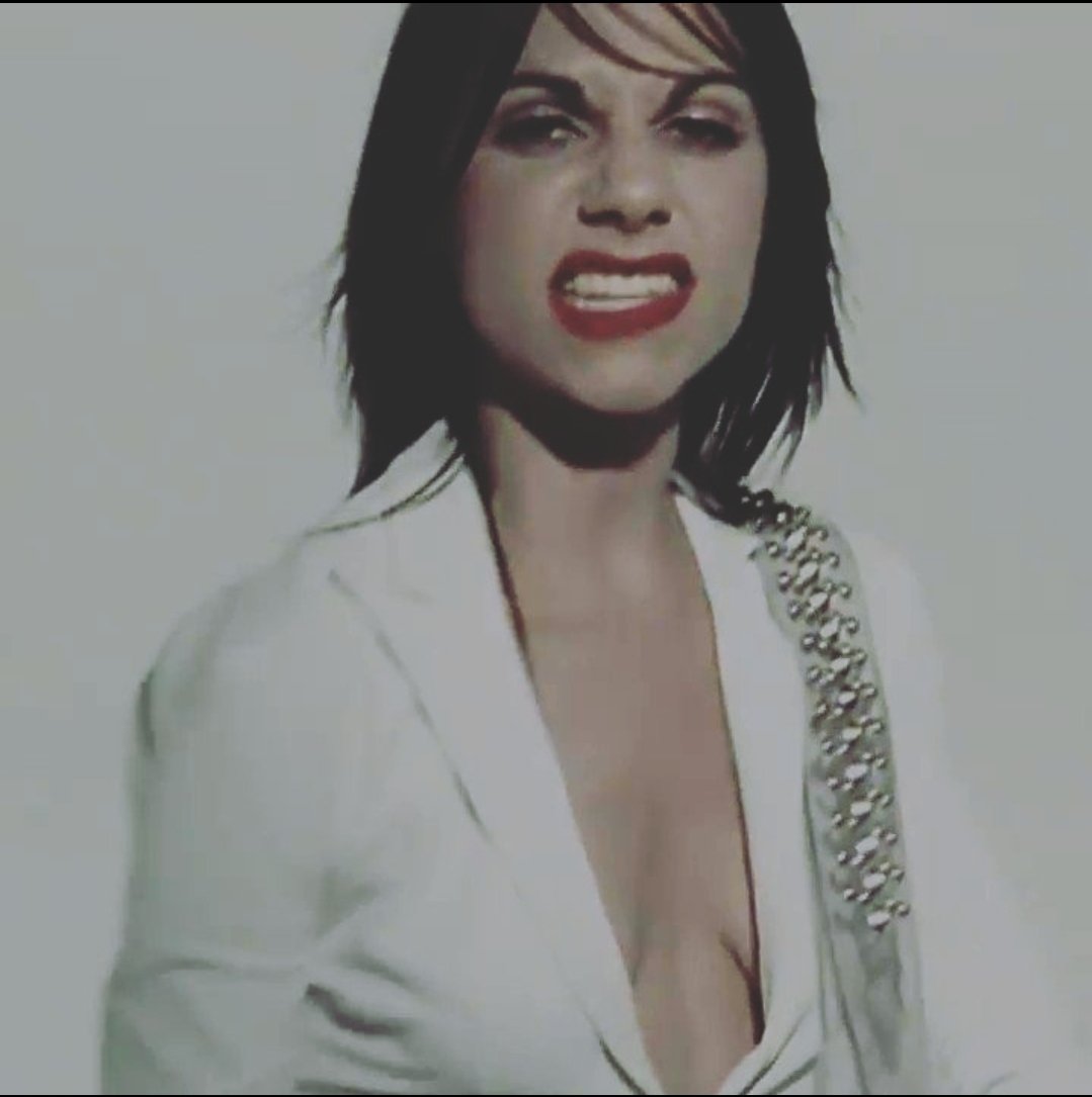 Happy Birthday to the coolest woman in rock.

PJ Harvey.

Icon. 