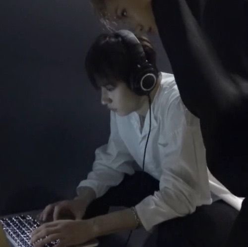 captainCB97s's tweet photo. so this is what chan looked like while making scars 2-3 years ago… https://t.co/660gclBqjq