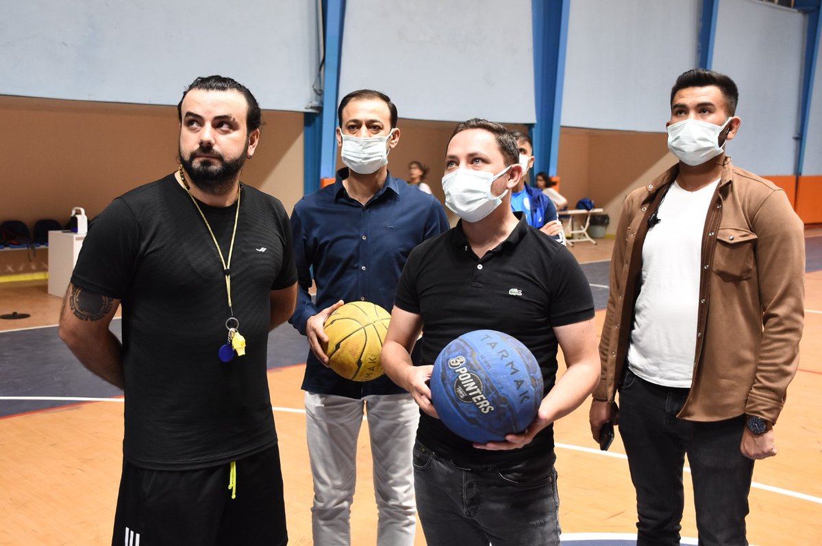 Nsy_Kaymakamlik's tweet photo. Kaymakam/Belediye Başkan V. @Ercan_Kayabasi, ilçemizde faaliyet gösteren Fenerbahçe Basketbol 🏀Okulu takımını ziyaret etti.

https://t.co/m9FyxQURVl https://t.co/5qVaTwViDE