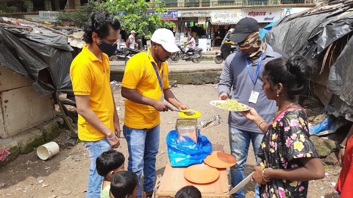 TeamRFIndia's tweet photo. Day 33: #EkNiwalaAur

"The roots of all goodness lie in the soil of appreciation for goodness."

#TeamRFIndia #rajanifoundationindia  #kindness #happiness #bethechange #fooddrive #donatenow #charity #volunteer #helpingothers #helpinghands #socialgood #goodcause https://t.co/mOOzqIPOqy