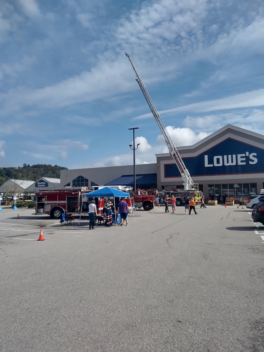 AshleySASM675's tweet photo. Recognizing our First Responders and thankful for all they do here at #675.  @Brandon73676211 @JBBailey9 https://t.co/yWR9Wcqgvl