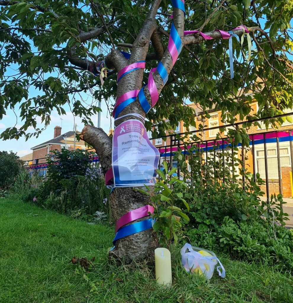 Our tree of remembrance is outside the church for anyone to come to reflect and tie a ribbon for Baby Loss Awareness Week. In the grounds of St Cuthbert's Church, Portsmouth, PO3 6DE.
#babylossawarenessweek #blaw #1in4 
@cofeportsmouth @sandscharity @bab… instagr.am/p/CU0DwZ1ITjO/