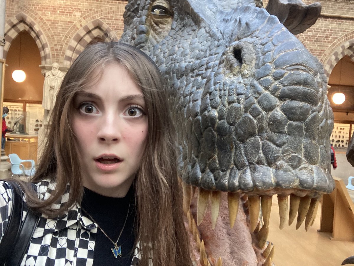 jessjessjessu's tweet photo. guys i found the tyrano saurs 😳😳😳😰😰👍🏻😁 https://t.co/TrHqPmTlYw