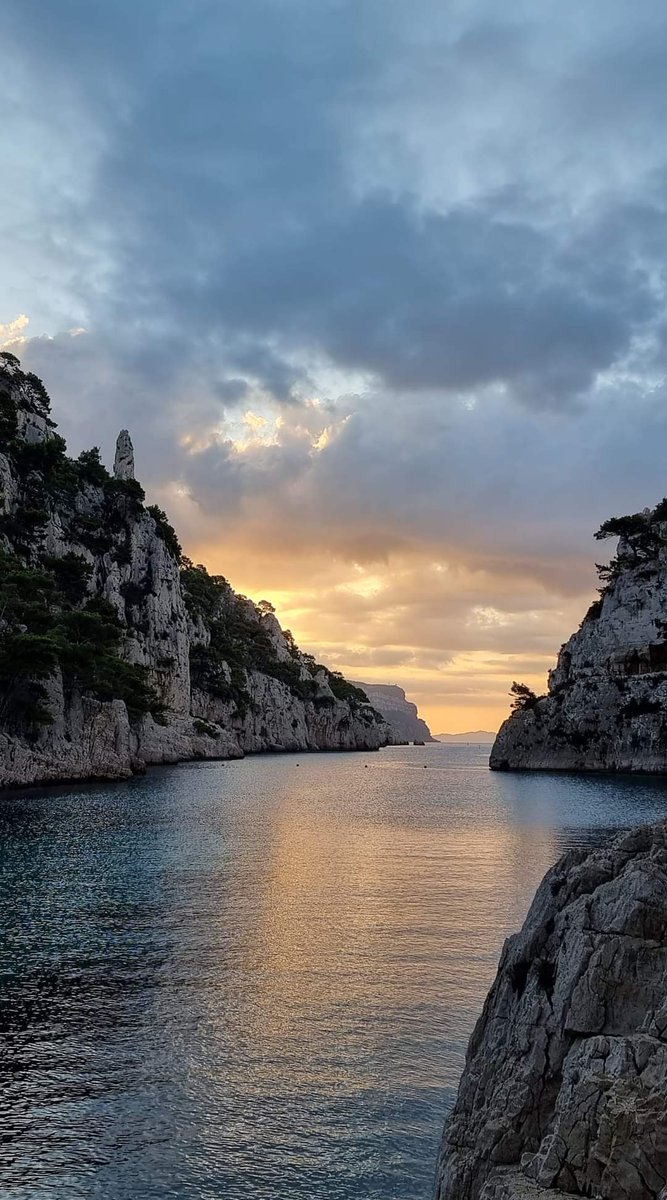 Un automne à En-Vau... ce matin,  8h06☀️🤩
#sunrise #calanques
