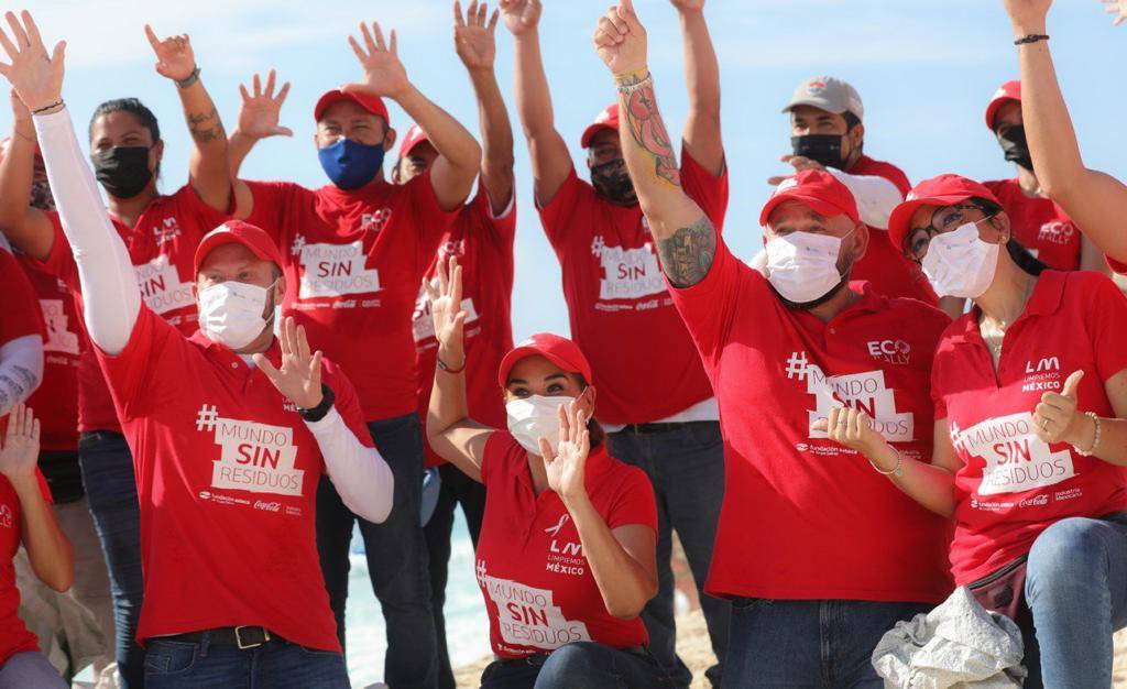 MaraLezama's tweet photo. ¡Empezamos la jornada de limpieza de residuos “EcoRally” en la Playa Gaviota Azul! Únete y hagamos equipo para construir un mundo más sostenible y próspero. Impulsemos la cultura del reciclaje, hagámoslo por nuestras playas, manglares, arrecifes, cenotes,

(1/2) https://t.co/8cuP8EVXw6
