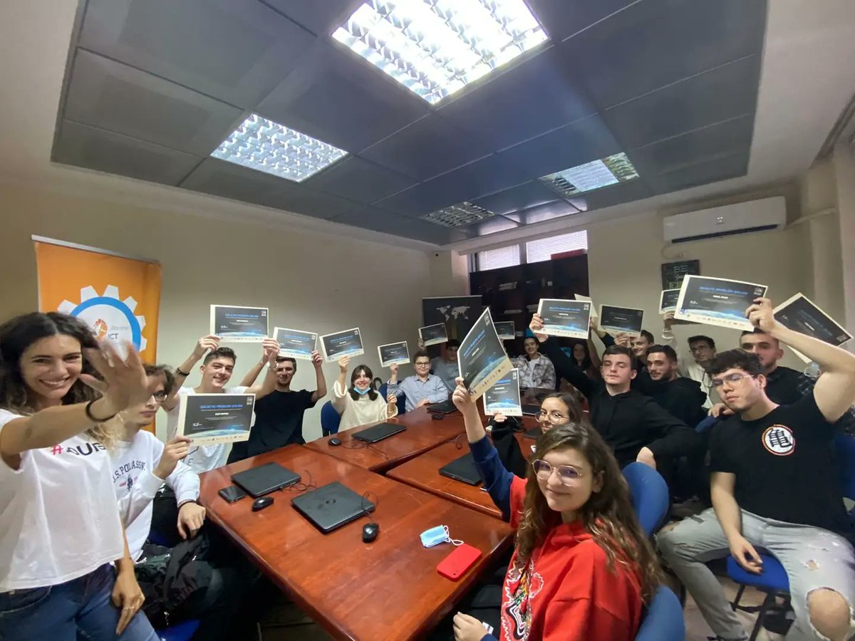 spaceappsTirana's tweet photo. Plot pozivitet dhe energji! #nasaspaceapps #spaceapps #nasaspaceappstirana @AL_ICT_Academy @SpaceApps https://t.co/gkG9HGB9wq
